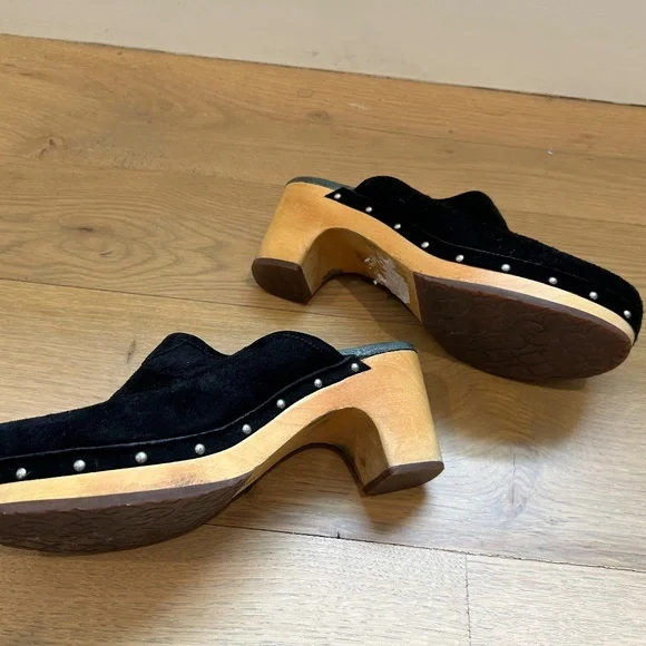 UGG WOMENS CLOGS BLACK SUEDE SIZE 8 - Picture 2 of 9